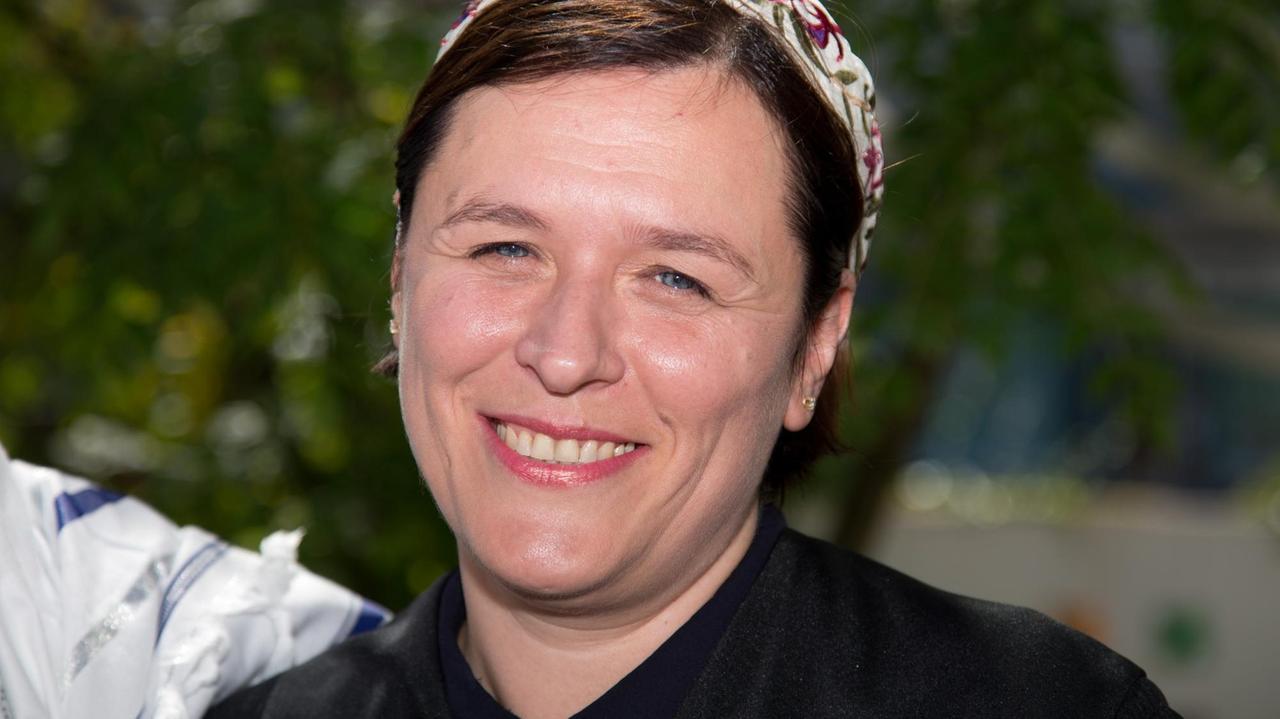 Rabbinerin Natalia Verzhbovska, fotografiert am 31.08.2015 in der Synagoge Beit Tikwa in Bielefeld (Nordrhein-Westfalen) vor der Ordinationsfeier für Rabbiner. Rabbinerin Natalia Verzhbovska, fotografiert am 31.08.2015 in der Synagoge Beit Tikwa in Bielefeld (Nordrhein-Westfalen) vor der Ordinationsfeier für Rabbiner.