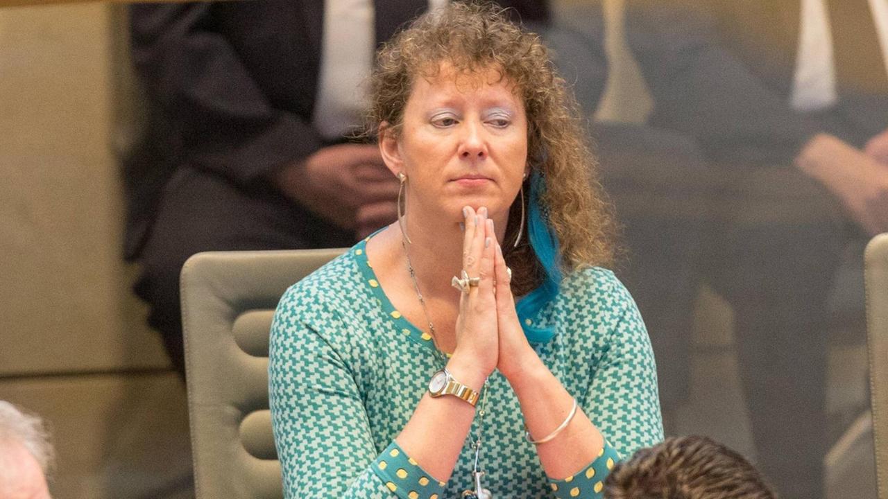 Andrea Milz (Staatssekretärin für Sport und Ehrenamt, Politikerin, MdL) 11. Plenarsitzung des Landtags Nordrhein-Westfalen, Düsseldorf, Politik, 15.11.17 Düsseldorf NRW Deutschland Landtag Nordrhein-Westfalen *** Andrea Spleen Secretary of State for Sports and Community Service Politician MdL 11 Plenary session the Land parliament North Rhine Westphalia Dusseldorf politics 15 11 17 Dusseldorf NRW Germany Landtag North Rhine Westphalia Copyright: xcdnx Andrea Milz (Staatssekretärin für Sport und Ehrenamt, Politikerin, MdL) 11. Plenarsitzung des Landtags Nordrhein-Westfalen, Düsseldorf, Politik, 15.11.17 Düsseldorf NRW Deutschland Landtag Nordrhein-Westfalen *** Andrea Spleen Secretary of State for Sports and Community Service Politician MdL 11 Plenary session the Land parliament North Rhine Westphalia Dusseldorf politics 15 11 17 Dusseldorf NRW Germany Landtag North Rhine Westphalia Copyright: xcdnx