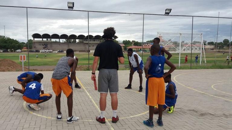 Lucas Gotzmann hat in Namibia ein Jahr im Projekt "Education First - Basketball second" mitgearbeitet. Lucas Gotzmann hat in Namibia ein Jahr im Projekt "Education First - Basketball second" mitgearbeitet.