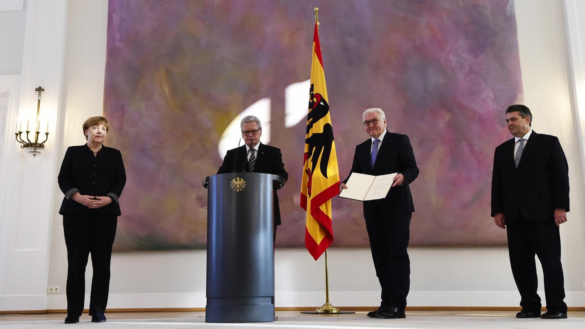 Ministerwechsel vollzogen Stühlerücken im deutschlandfunk.de