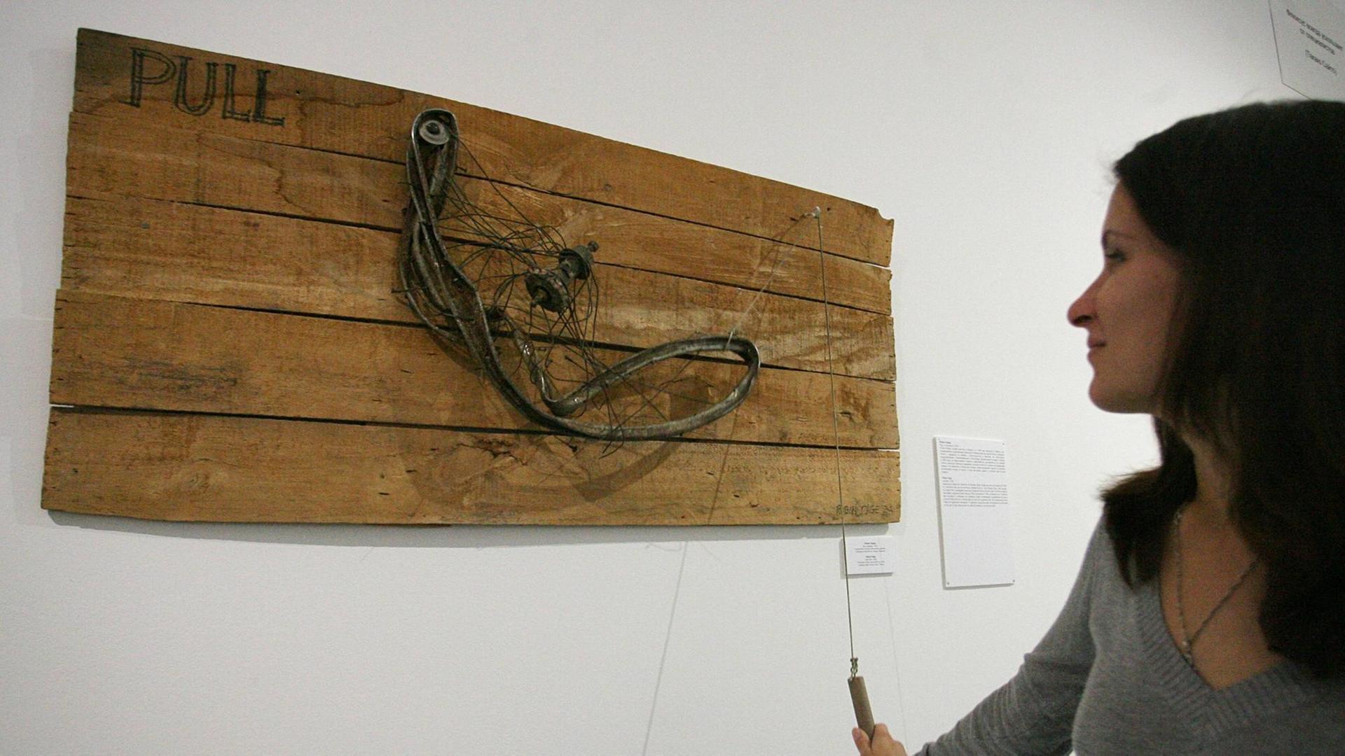 Die Werke der Fluxus-Bewegung der 60er-Jahre finden sich inzwischen in vielen Museen weltweit, hier in Moskau 2010. Die Werke der Fluxus-Bewegung der 60er-Jahre finden sich inzwischen in vielen Museen weltweit, hier in Moskau 2010.