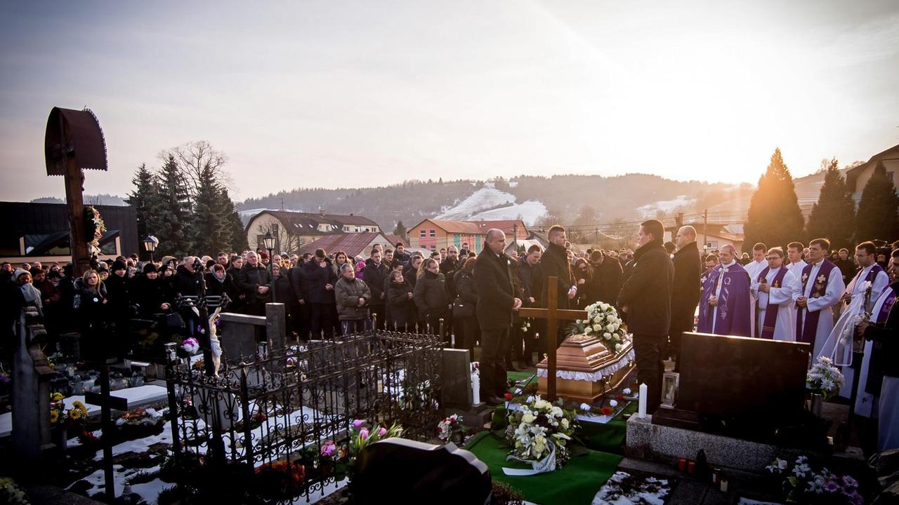 Beerdigung des ermordeten slowakischen Journalisten Jan Kuciak in seinem Heimatort Stiavnik