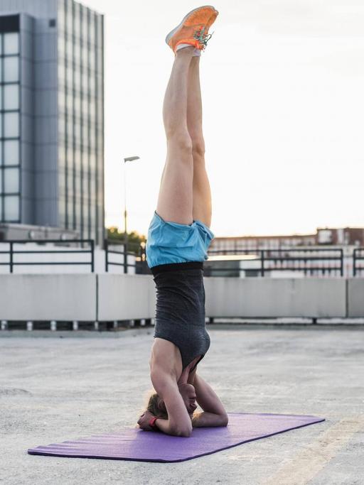 Business und Yoga: Sehe ich das Glück, wenn ich mich auf den Kopf stelle?