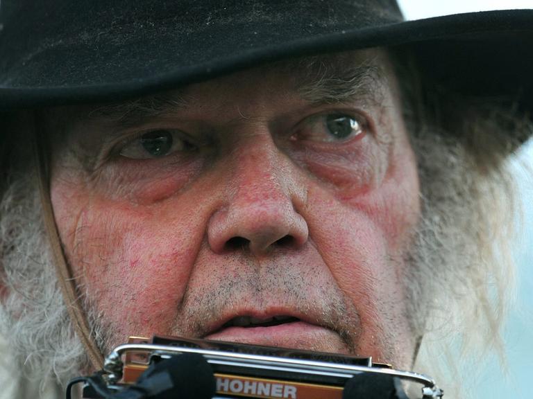 Neil Young auf dem "Harvest the Hope" Musikfestival in Nebraska