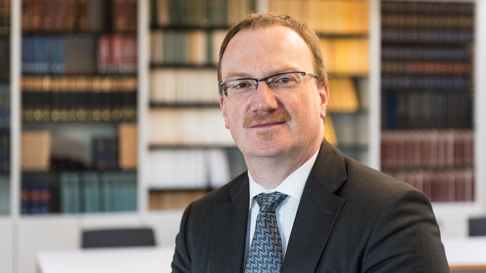 Lars Peter Feld, Leiter des Walter Eucken Instituts, Professor für Wirtschaftspolitik an der Universität Freiburg und einer der fünf Wirtschaftsweisen Lars Peter Feld, Leiter des Walter Eucken Instituts, Professor für Wirtschaftspolitik an der Universität Freiburg und einer der fünf Wirtschaftsweisen
