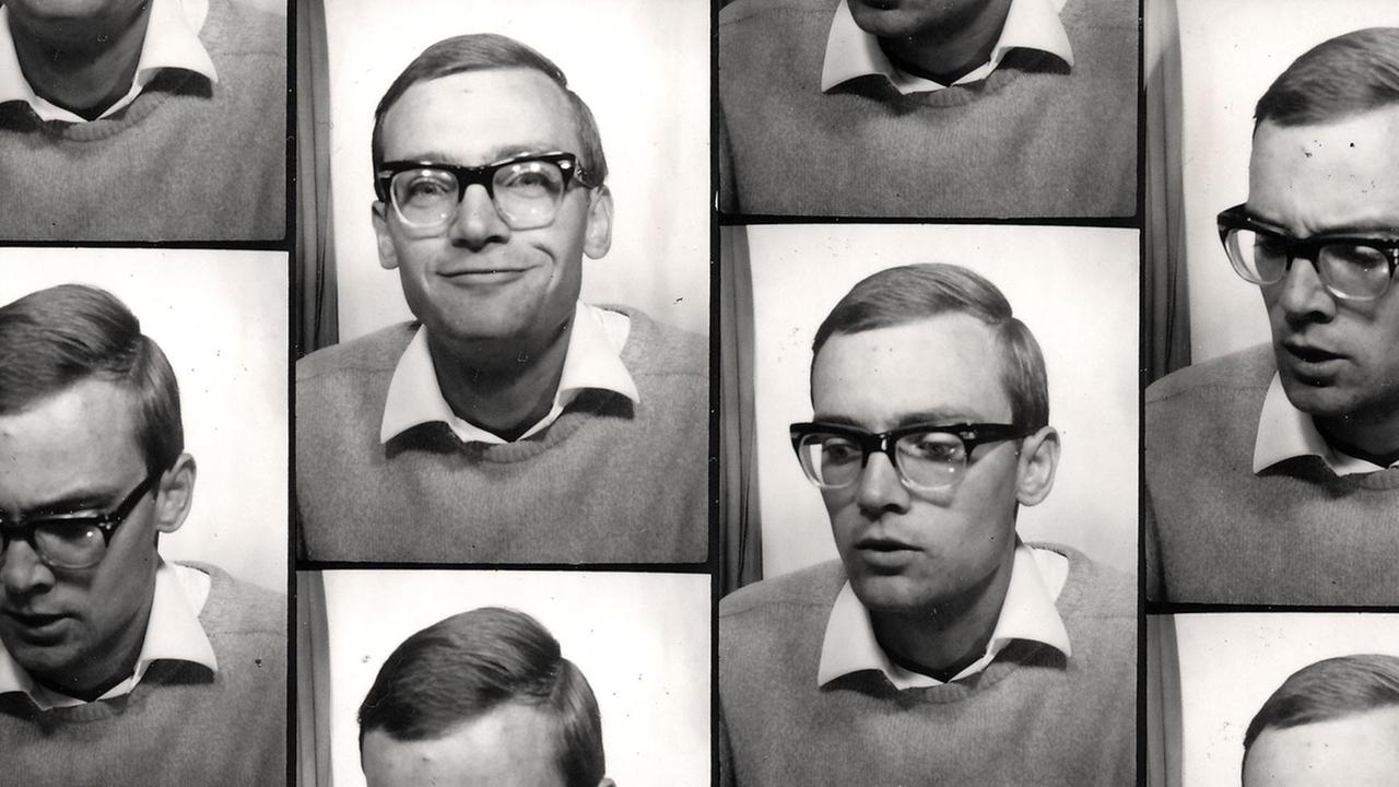 Collage mehrerer Passbilder von Eiffe. Collage mehrerer Passbilder von Eiffe.