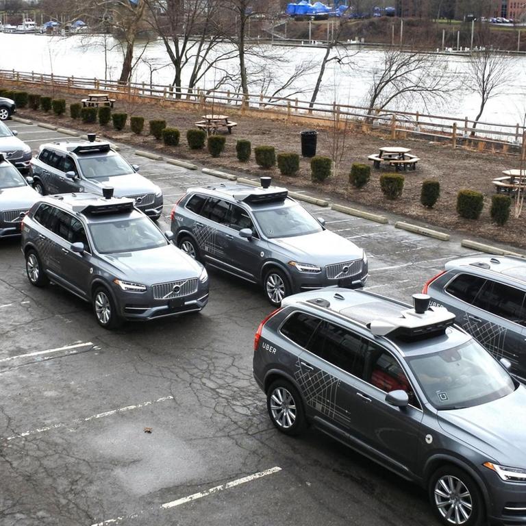 Selbstfahrende Autos, die von Uber Technologies getestet werden, in Pittsburgh, Pennsylvania

