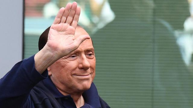 Silvio Berlusconi in Mailand entlassen aus San Raffaele Krankenhaus.