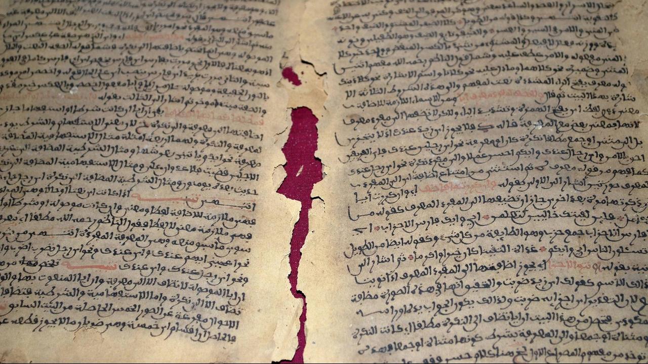 Handschrift aus der Bibliothek Ahmed Baba in Timbuktu. 2013 wurden historische Dokumente von unschätzbarem Wert von Islamisten während der Einnahme von Timbuktu vernichtet - ein Großteil der Bibliothek konnte allerdings vorher in Sicherheit gebracht werden 