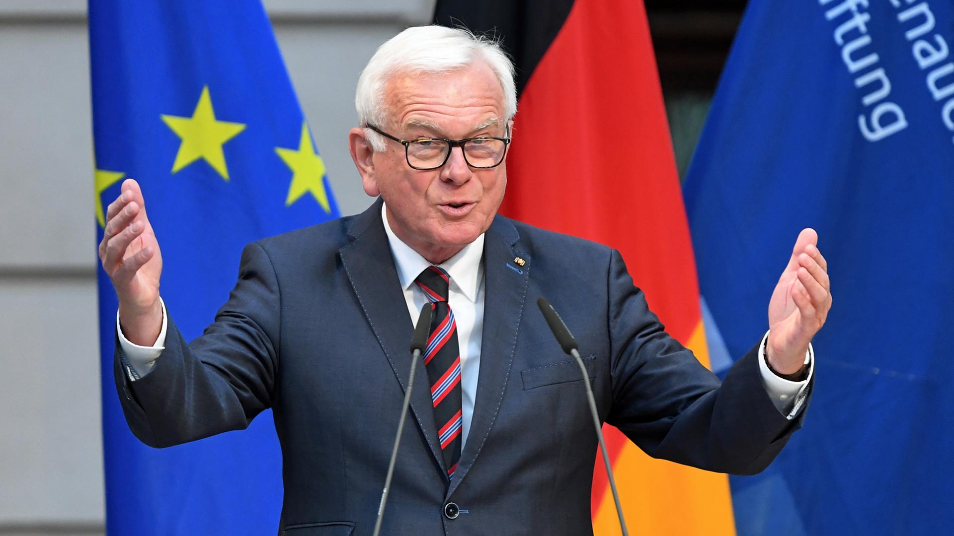 Hans-Gert Pöttering, Vorsitzender der Konrad-Adenauer-Stiftung spricht am 25. April 2017 in Berlin beim Festakt zum 50. Todestag von Konrad Adenauer der Konrad-Adenauer-Stiftung. Hans-Gert Pöttering, Vorsitzender der Konrad-Adenauer-Stiftung spricht am 25. April 2017 in Berlin beim Festakt zum 50. Todestag von Konrad Adenauer der Konrad-Adenauer-Stiftung.