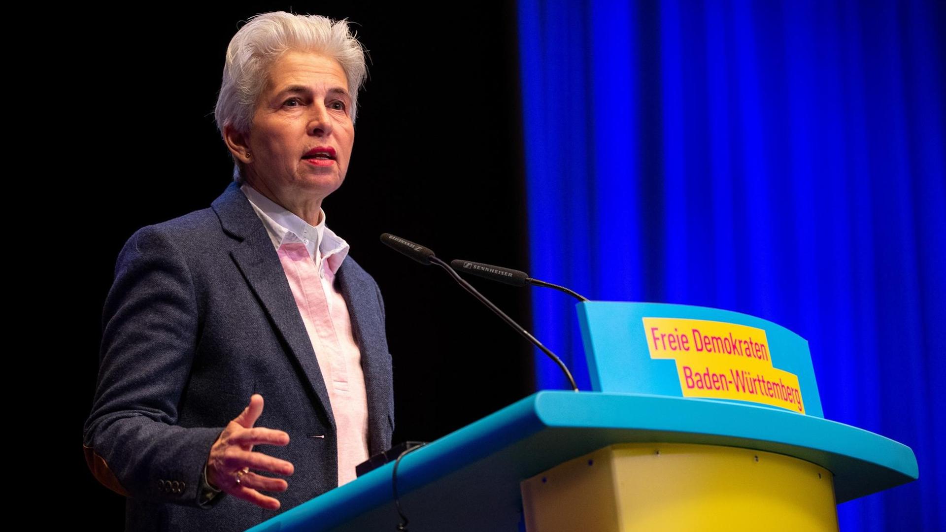 Marie-Agnes Strack-Zimmermann (FDP), Abgeordnete im Deutschen Bundestag und stellvertretende Parteichefin spricht während des 118. Landesparteitags der FDP in der Schwabenlandhalle in Fellbach. Marie-Agnes Strack-Zimmermann (FDP), Abgeordnete im Deutschen Bundestag und stellvertretende Parteichefin spricht während des 118. Landesparteitags der FDP in der Schwabenlandhalle in Fellbach.