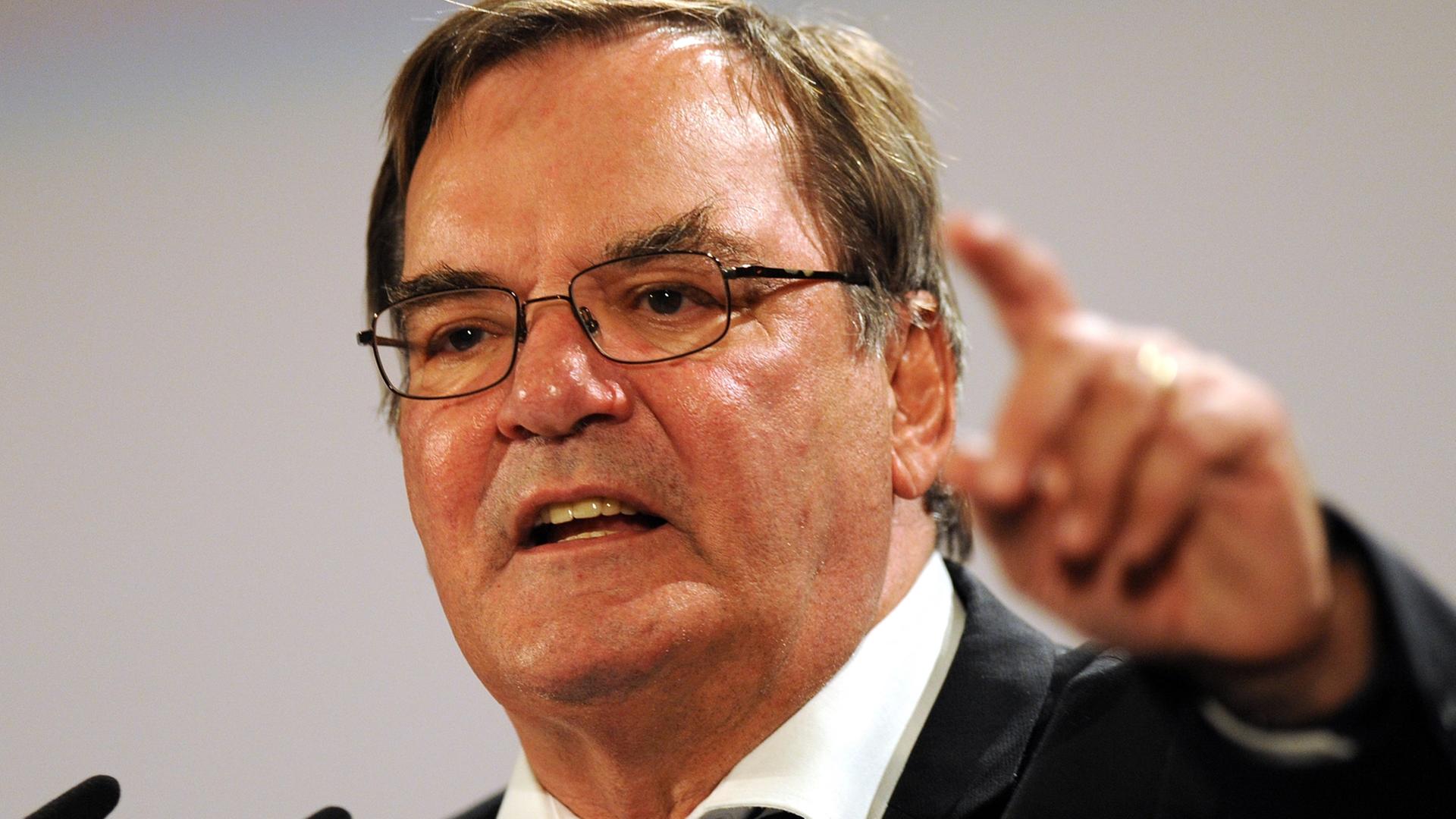 Der Wirtschaftswissenschaftler Prof. Dr. Rudolf Hickel. Der Wirtschaftswissenschaftler Prof. Dr. Rudolf Hickel.