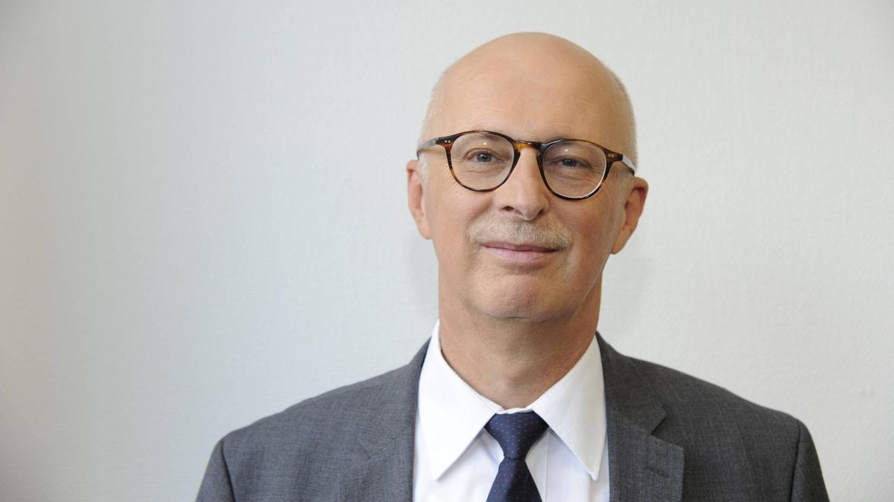 Der Medizinhistoriker Robert Jütte. Er leitet seit 1990 das Institut für Geschichte der Medizin der Robert Bosch Stiftung in Stuttgart. Der Medizinhistoriker Robert Jütte. Er leitet seit 1990 das Institut für Geschichte der Medizin der Robert Bosch Stiftung in Stuttgart.