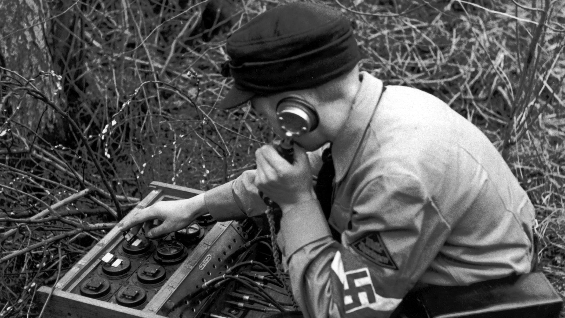 Mitglied der Hitlerjugend in der HJ-Gebietsführerschule in Bad Berka (Thüringen) im Jahr 1939 Mitglied der Hitlerjugend in der HJ-Gebietsführerschule in Bad Berka (Thüringen) im Jahr 1939