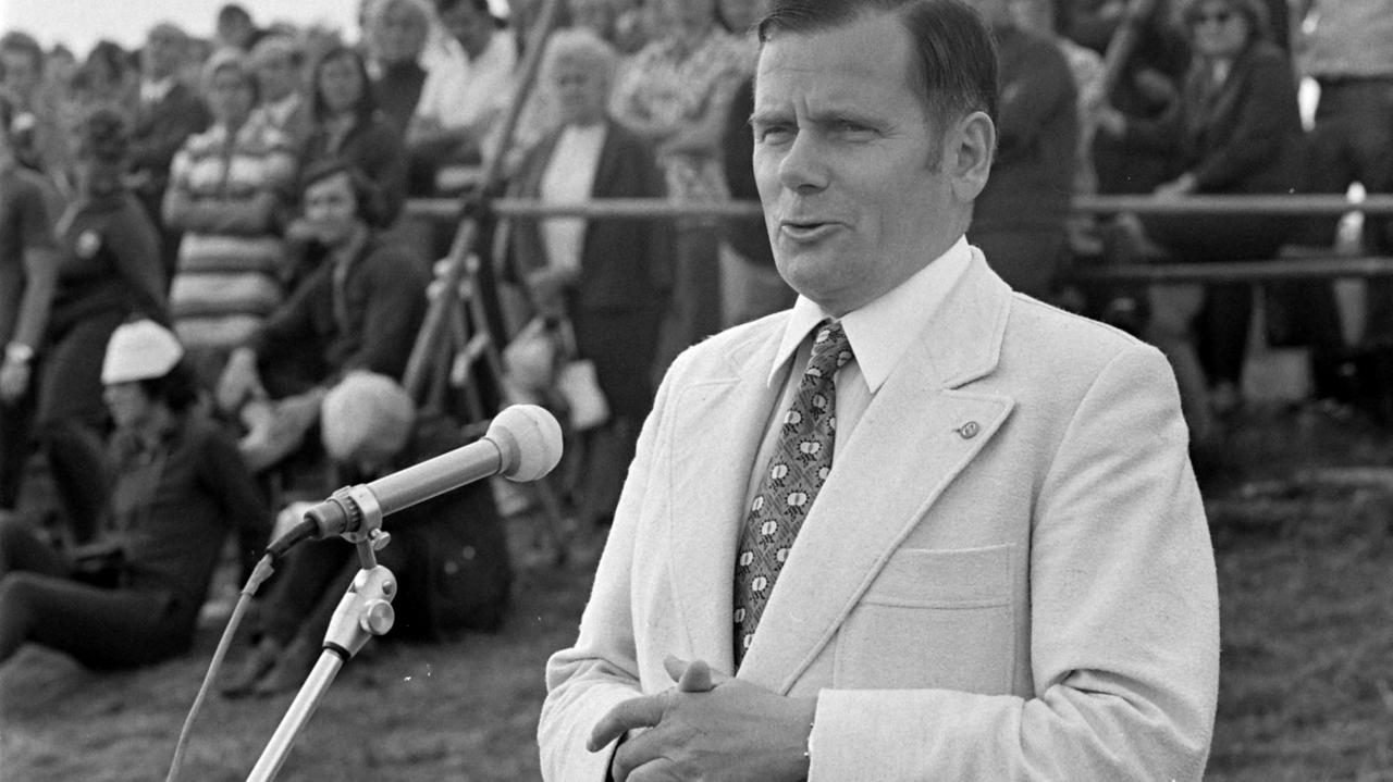 Der DDR-Sportfunktionär Manfred Ewald (1926-2002), Präsident des Deutschen Turn- und Sportbundes der DDR. Der DDR-Sportfunktionär Manfred Ewald (1926-2002), Präsident des Deutschen Turn- und Sportbundes der DDR.
