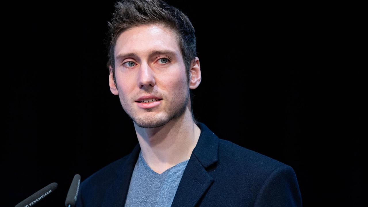Max Hartung im Dezember 2018 auf einer DOSB-Mitgliederversammlung Max Hartung im Dezember 2018 auf einer DOSB-Mitgliederversammlung