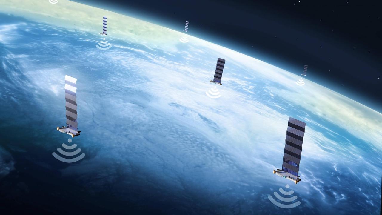 Starlink-Satelliten im Formationsflug mit senkrecht ausgeklapptem Sonnensegel funken die Internet-Signale auf das jeweils abgedeckte Segment der Erde hinunter (Illustration) 
