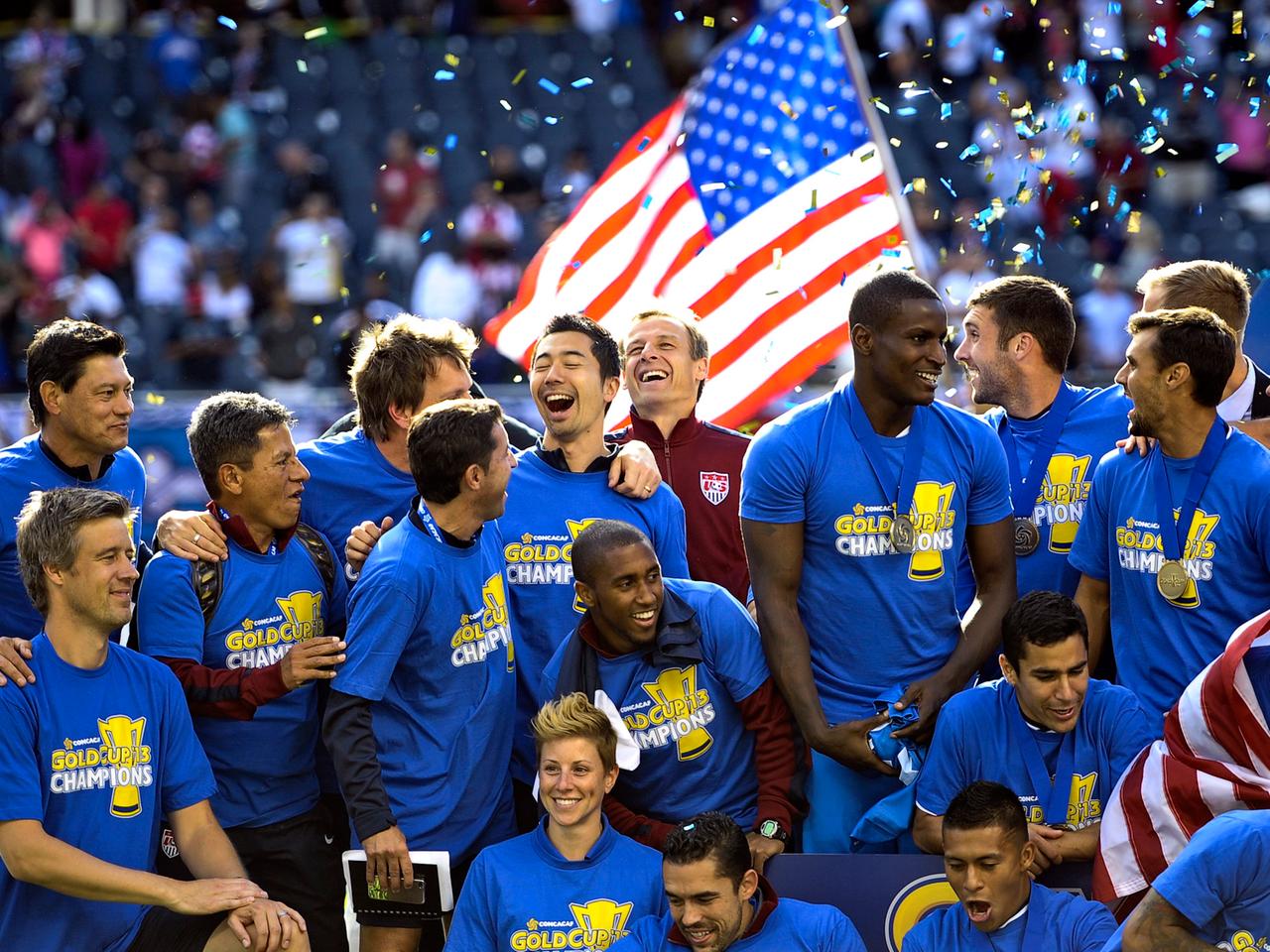 Die US-Spieler freuen sich über den Sieg beim Gold Cup. Die US-Spieler freuen sich über den Sieg beim Gold Cup.