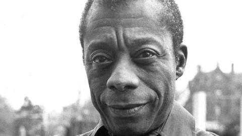 Der amerikanische Schriftsteller und Bürgerrechtler James Baldwin