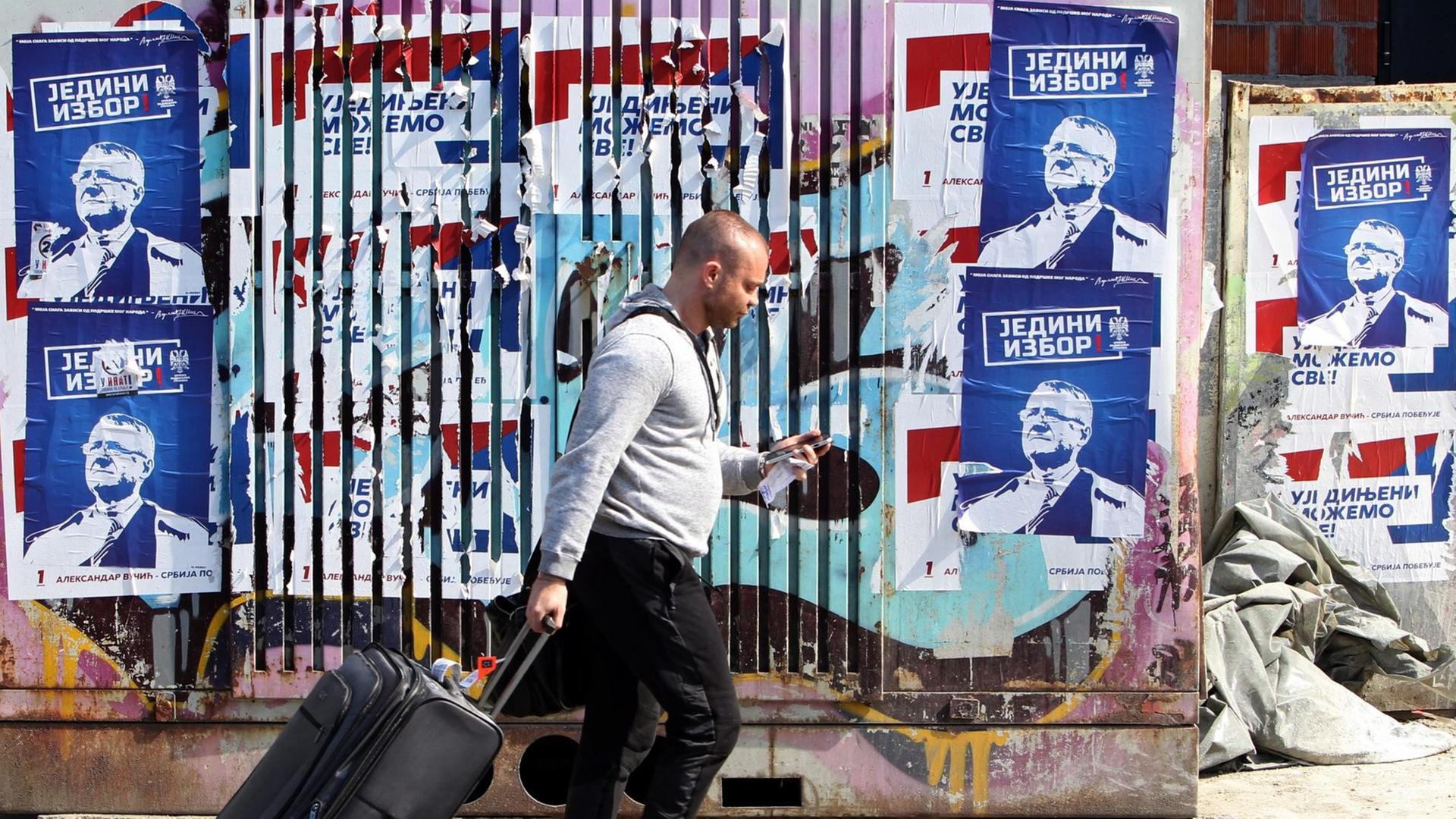 Wahlplakate in Serbien. Wahlplakate in Serbien.
