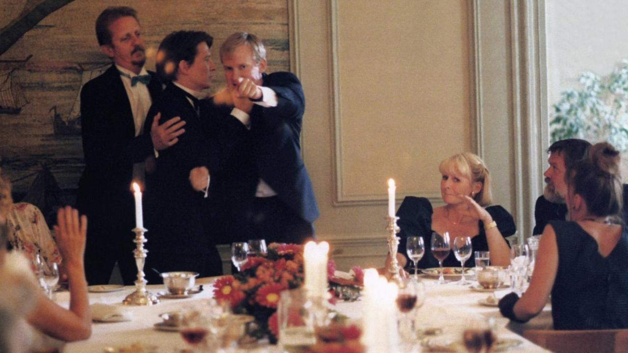 Szene aus "Das Fest" von Thomas Vinterberg aus dem Jahr 1998 Szene aus "Das Fest" von Thomas Vinterberg aus dem Jahr 1998