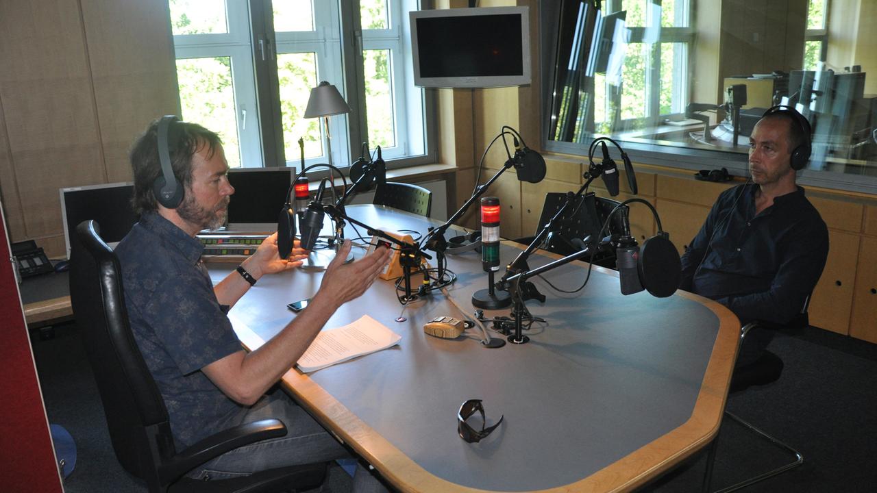 Oliver MacConnell (rechts), Professor für Modemanagement, im Gespräch mit Stephan Karkowsky Oliver MacConnell (rechts), Professor für Modemanagement, im Gespräch mit Stephan Karkowsky