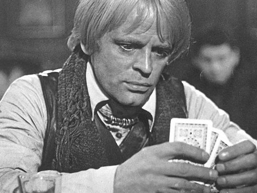 Der Schauspieler Klaus Kinski in dem Italo-Western "Leichen pflastern seinen Weg" von 1968.