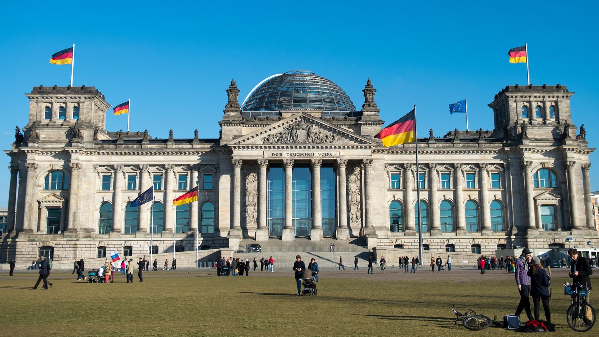 Der Reichtstag in Berlin von außen. Der Reichtstag in Berlin von außen.