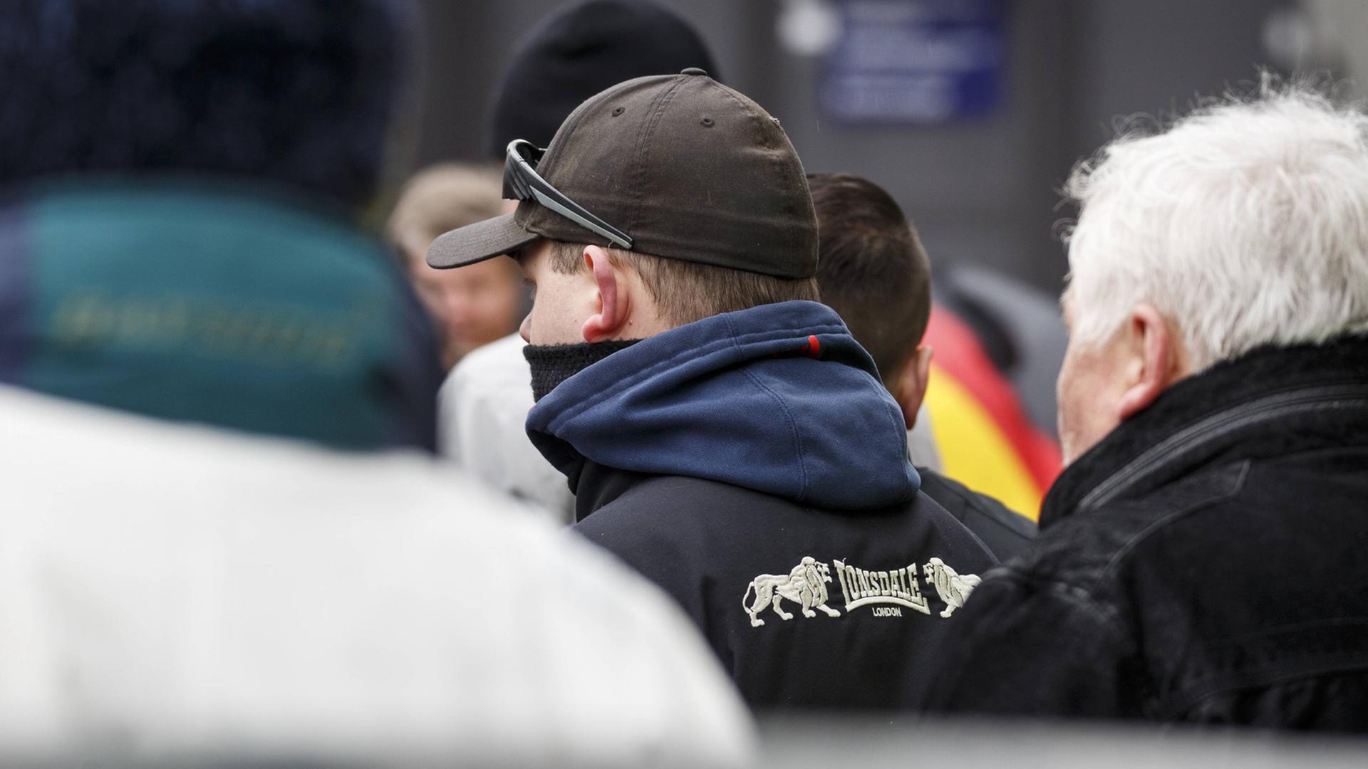 Demo rechtsextremer Aktivisten unter dem Motto "Michel, wach’ endlich auf" in Hamburg. Demo rechtsextremer Aktivisten unter dem Motto "Michel, wach’ endlich auf" in Hamburg.