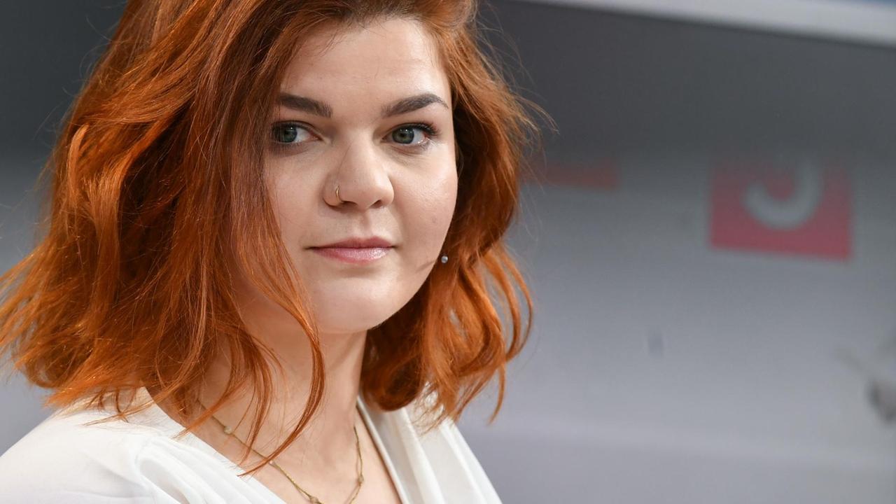 Die Autorin Sophie Passmann 2019 auf der Buchmesse Leipzig. Die Autorin Sophie Passmann 2019 auf der Buchmesse Leipzig.