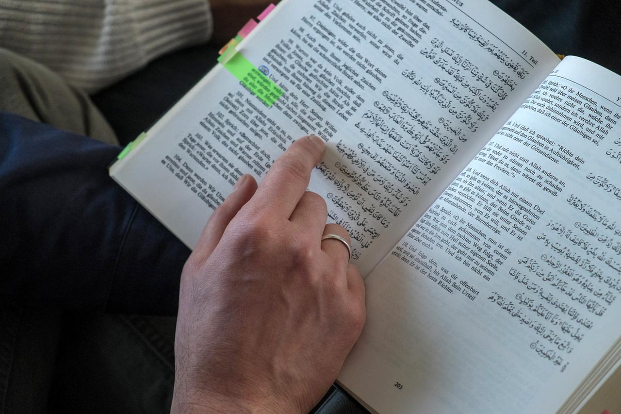 Jeden Tag lesen die Varlis im Koran Jeden Tag lesen die Varlis im Koran