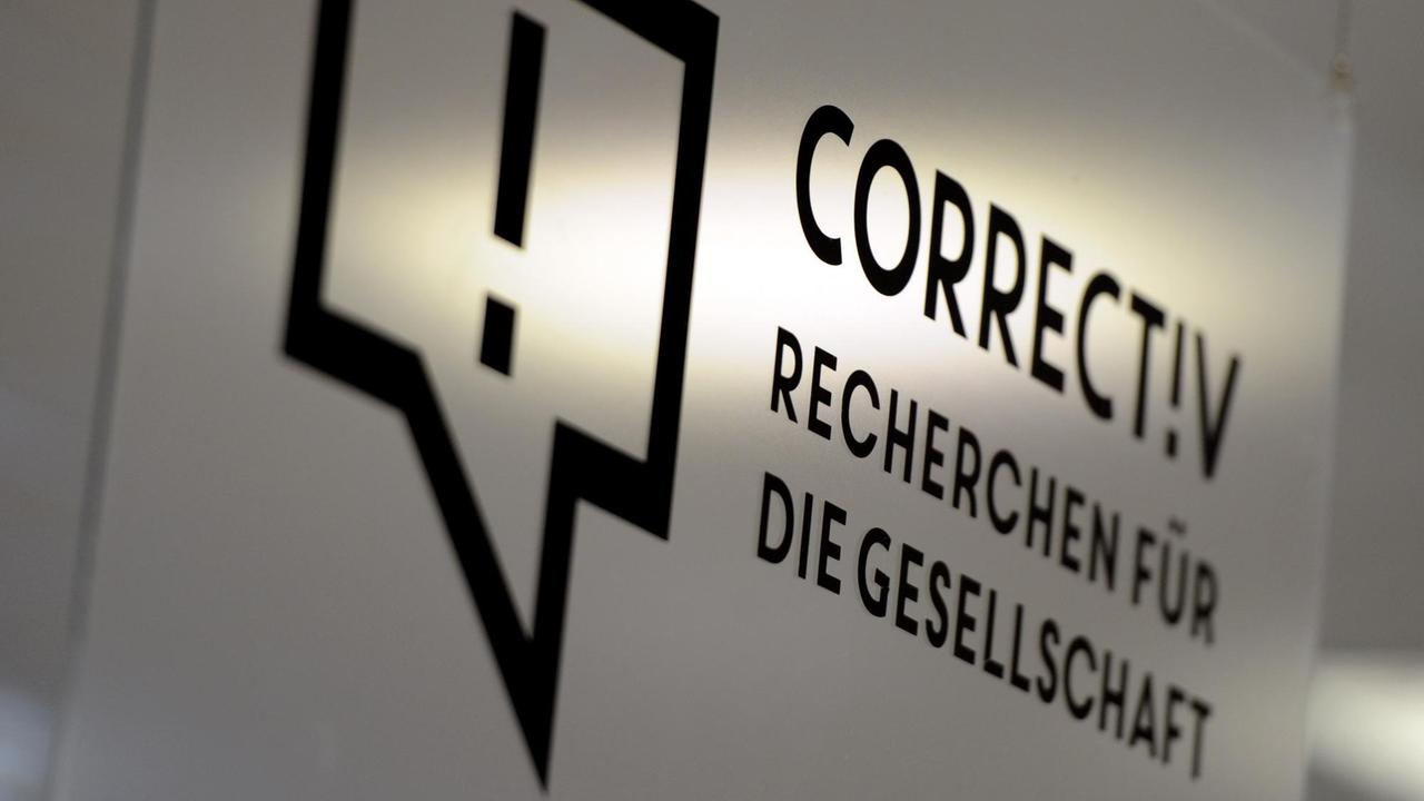 Das Correctiv Logo in Berlin Das Correctiv Logo in Berlin