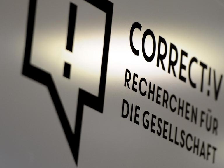 Das Correctiv Logo in Berlin