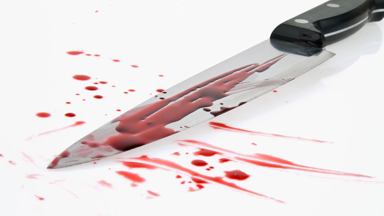 Ein Messer mit Blut - die Tatwaffe eines Mordes? Ein Messer mit Blut - die Tatwaffe eines Mordes?