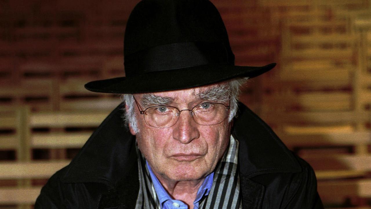Der Schriftsteller Martin Walser, 1998, kurz nachdem er den Friedenspreis des Deutschen Buchhandels erhalten hat. Der Schriftsteller Martin Walser, 1998, kurz nachdem er den Friedenspreis des Deutschen Buchhandels erhalten hat.
