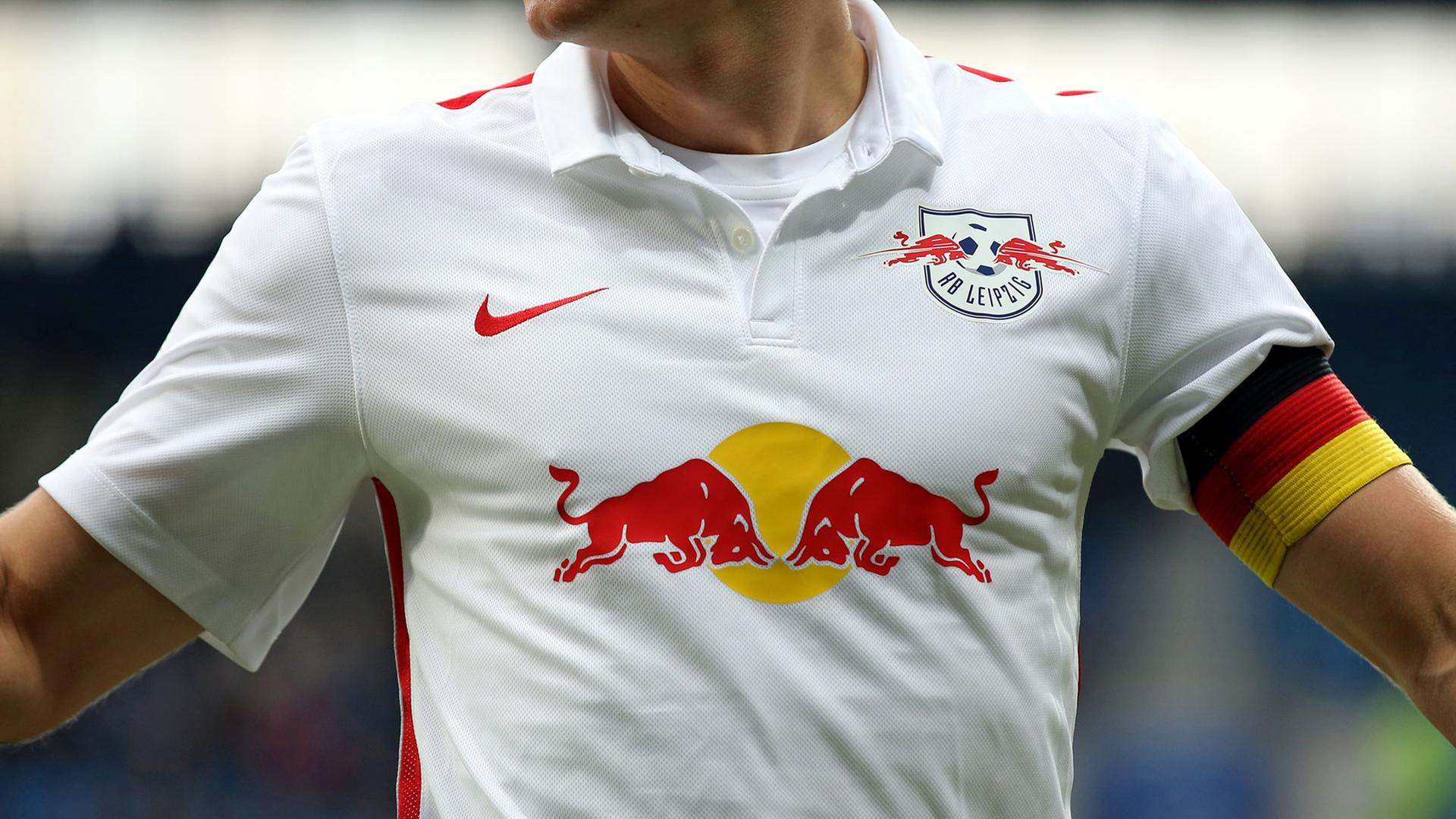 Fußball-Spieler im Trikot von RB Leipzig Fußball-Spieler im Trikot von RB Leipzig