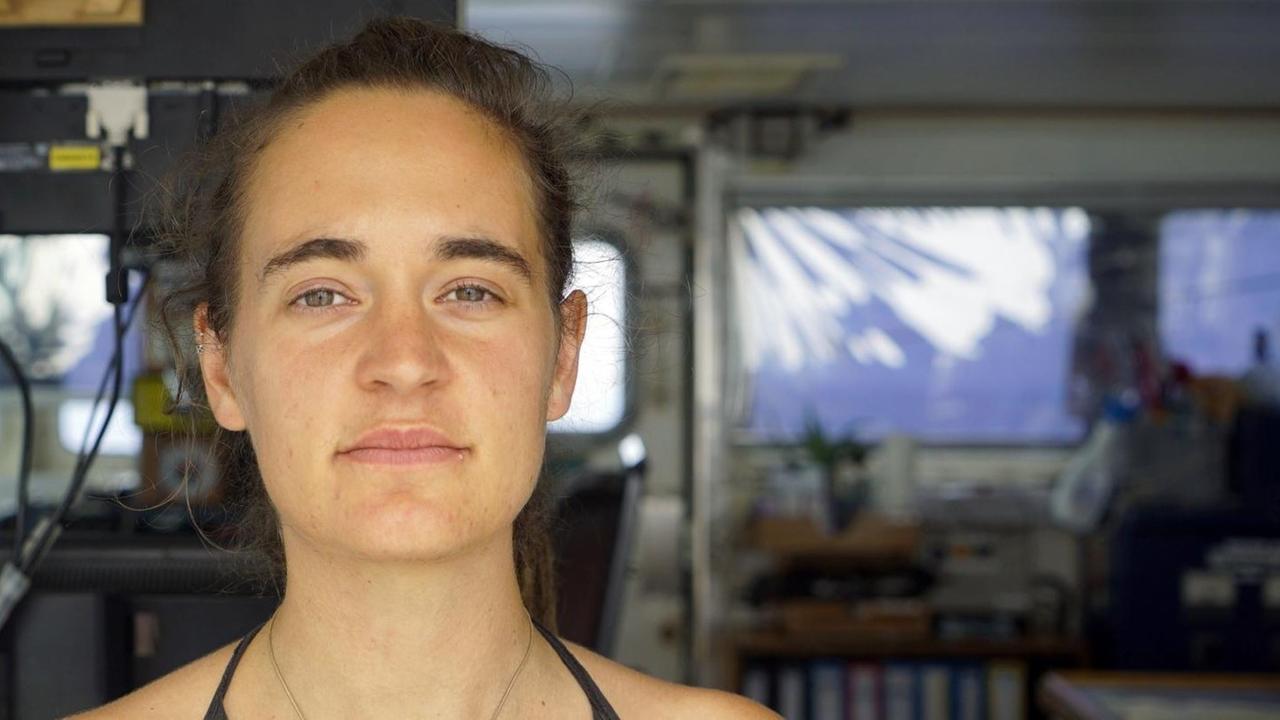 Die Kapitänin der Sea-Watch 3, Carola Rackete, aufgenommen am 20. Juni 2019 an Bord des Schiffes Die Kapitänin der Sea-Watch 3, Carola Rackete, aufgenommen am 20. Juni 2019 an Bord des Schiffes