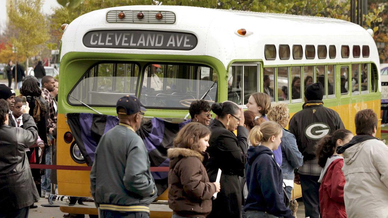 Der Bus, in dem sich die US-amerikanische Bürgerrechtlerin Rosa Parks weigerte, ihren Platz für einen Weißen zu räumen, wird in ihrer Heimatstadt Detroit im Charles Wright Museum of African American History ausgestellt.