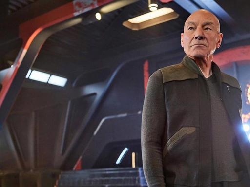 Ausschintt aus der Serie "Star Treck: Picard": Captain Jean-Luc Picard gespielt von Patrick Stewart.