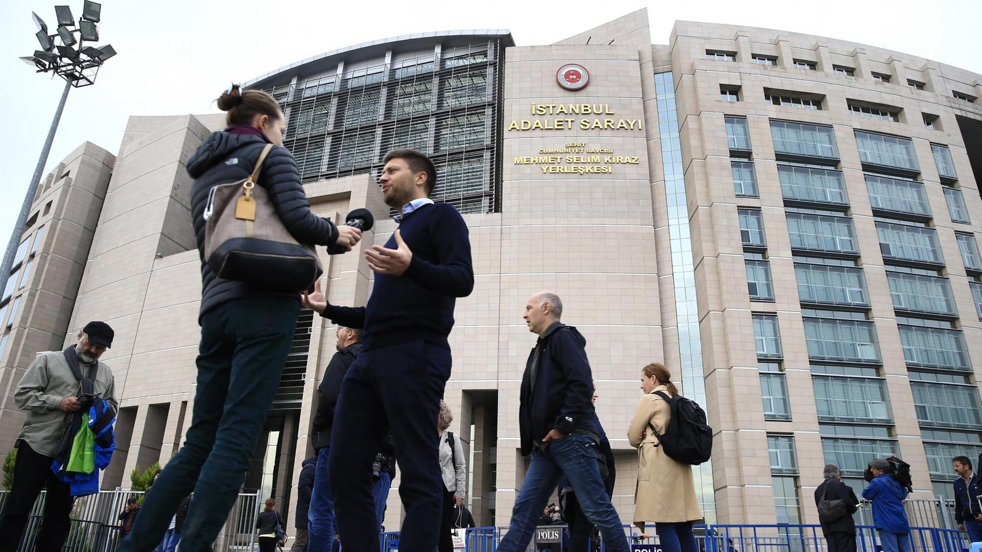 Türkei - Gericht spricht ehemaligen Amnesty-Chef frei