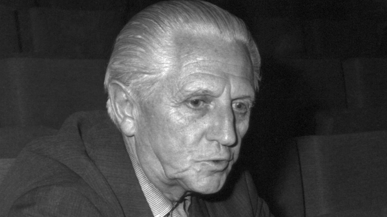 Der Theater-Regisseur Erwin Piscator (aufgenommen am 14. Oktober 1965) Der Theater-Regisseur Erwin Piscator (aufgenommen am 14. Oktober 1965)