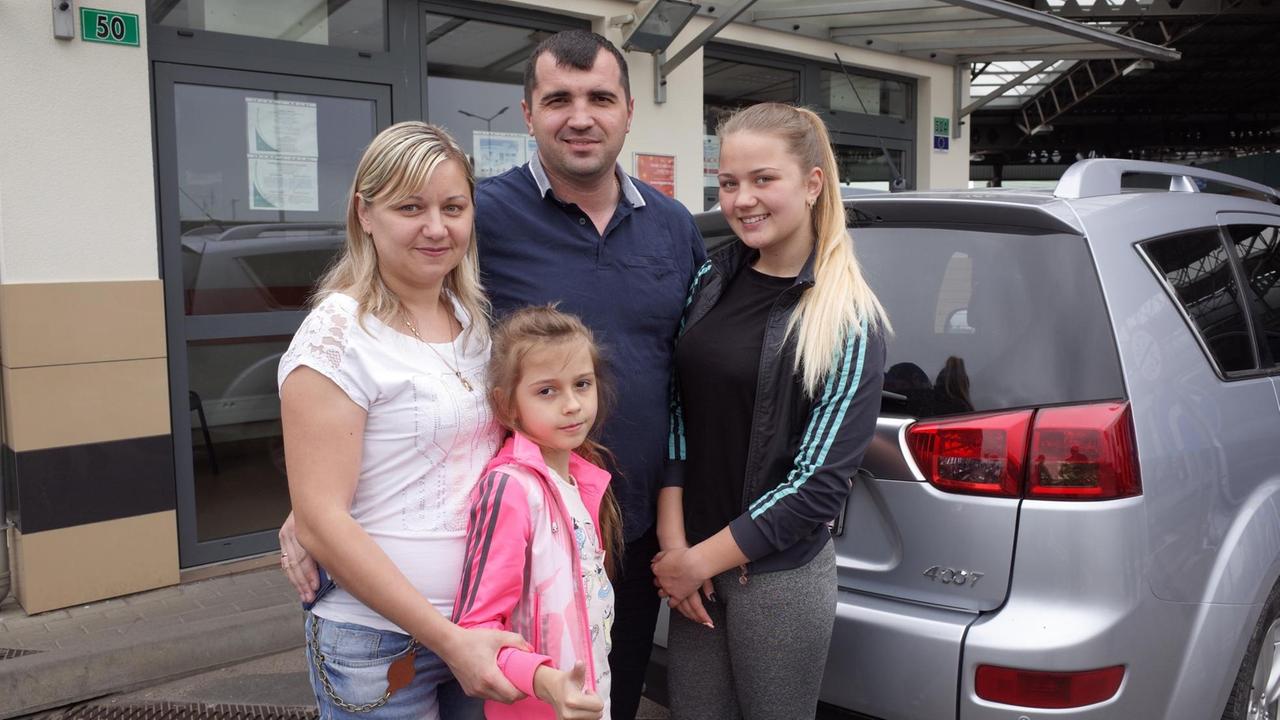 Valerij und seine Familie an der Grenze zu Polen. Valerij und seine Familie an der Grenze zu Polen.