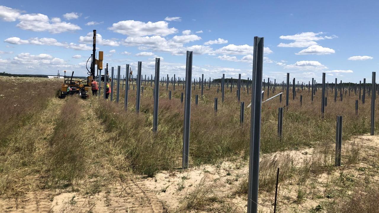 Errichtung des Solarparks von EnBW in Werneuchen, Brandenburg Errichtung des Solarparks von EnBW in Werneuchen, Brandenburg