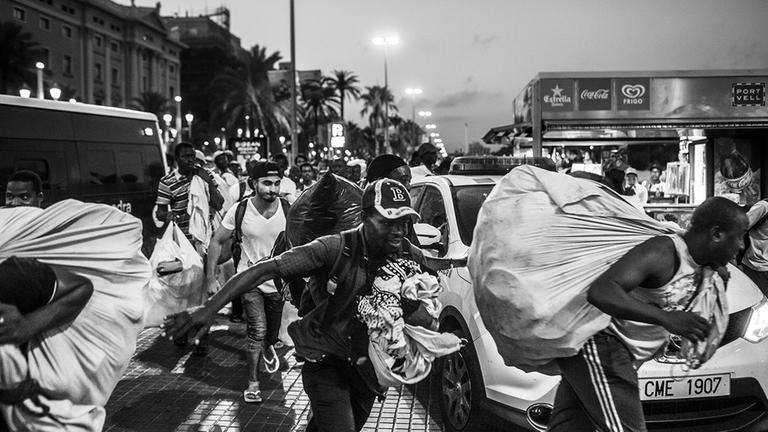 Im Herbst 2015 hat sich in Barcelona das "Populare Syndikat der Ambulanten Verkäufer" gegründet. Es gibt jetzt eine Handvoll Sprecher, etwa 200 Mitglieder, regelmäßige Versammlungen, einen Facebook- und Twitteraccount und eine eigene Webseite. Im Herbst 2015 hat sich in Barcelona das "Populare Syndikat der Ambulanten Verkäufer" gegründet. Es gibt jetzt eine Handvoll Sprecher, etwa 200 Mitglieder, regelmäßige Versammlungen, einen Facebook- und Twitteraccount und eine eigene Webseite.