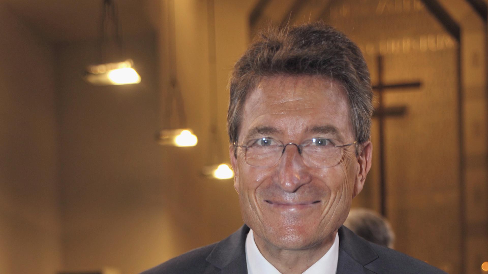 Der ehemalige Vorsitzende des Rats der Evangelischen Kirche, Wolfgang Huber, in der Jesus Christus Kirche in Dahlem. Der ehemalige Vorsitzende des Rats der Evangelischen Kirche, Wolfgang Huber, in der Jesus Christus Kirche in Dahlem.