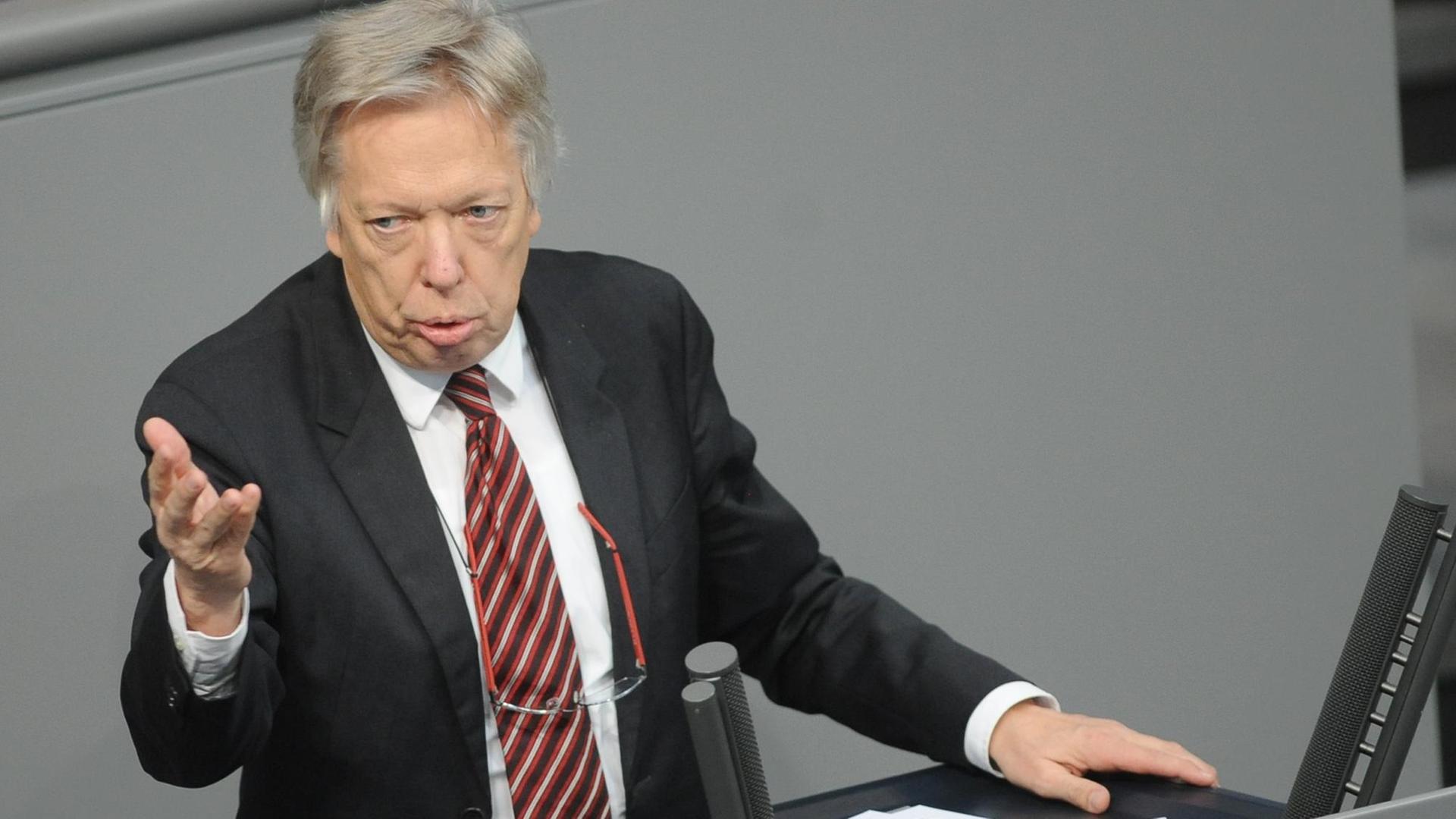 Der Abgeordnete Ernst Dieter Rossmann (SPD) spricht am 16.01.2015 im Deutschen Bundestag in Berlin bei der Debatte um den Nationalen Bildungsbericht 2014. Der Abgeordnete Ernst Dieter Rossmann (SPD) spricht am 16.01.2015 im Deutschen Bundestag in Berlin bei der Debatte um den Nationalen Bildungsbericht 2014.