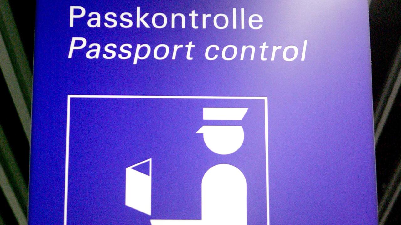 Passkontrolle am Flughafen Frankfurt am Main