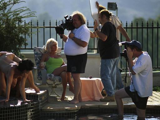 Ein Pornofilmdreh am Pool im San Fernando Valley, dem Zentrum der größten Pornoindustrie der Welt.