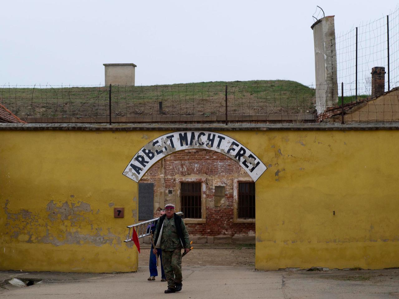 Der Eingang des Konzentrationslagers Theresienstadt in Tschechien Der Eingang des Konzentrationslagers Theresienstadt in Tschechien