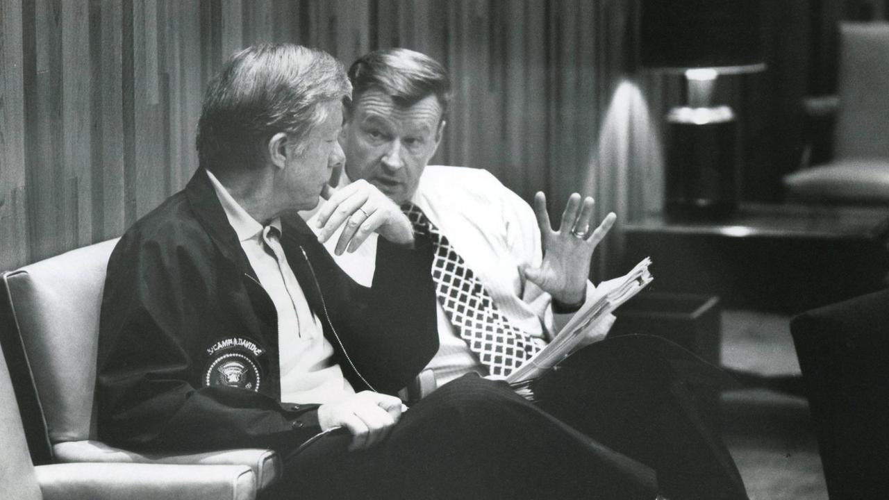 Der damalige US-Präsident Jimmy Carter mit seinem Nationalen Sicherheitsberater Zbigniew Brzezinski in Camp David im November 1979.